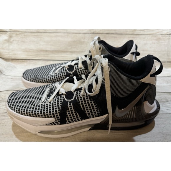 Nike Lebron Witness VII DM1123-100 White/Black Basketball Shoes Mens Sz 10.5 - Picture 3 of 7